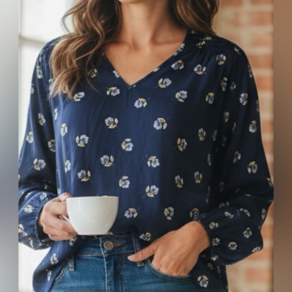 41 Hawthorn Tops - 41 Hawthorn |  Navy Floral V-neck silky Blouse | Spring Top NWT size L